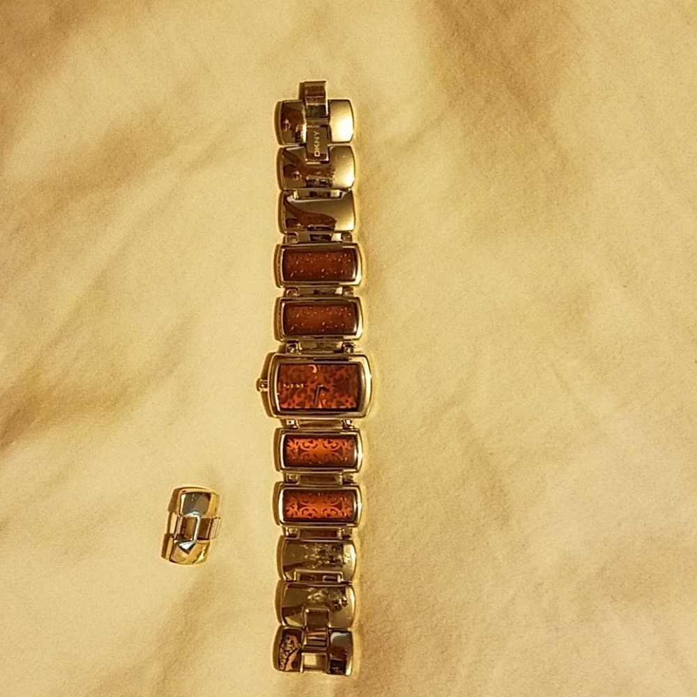 DKNY ladies watch, excellent condition. Extra link